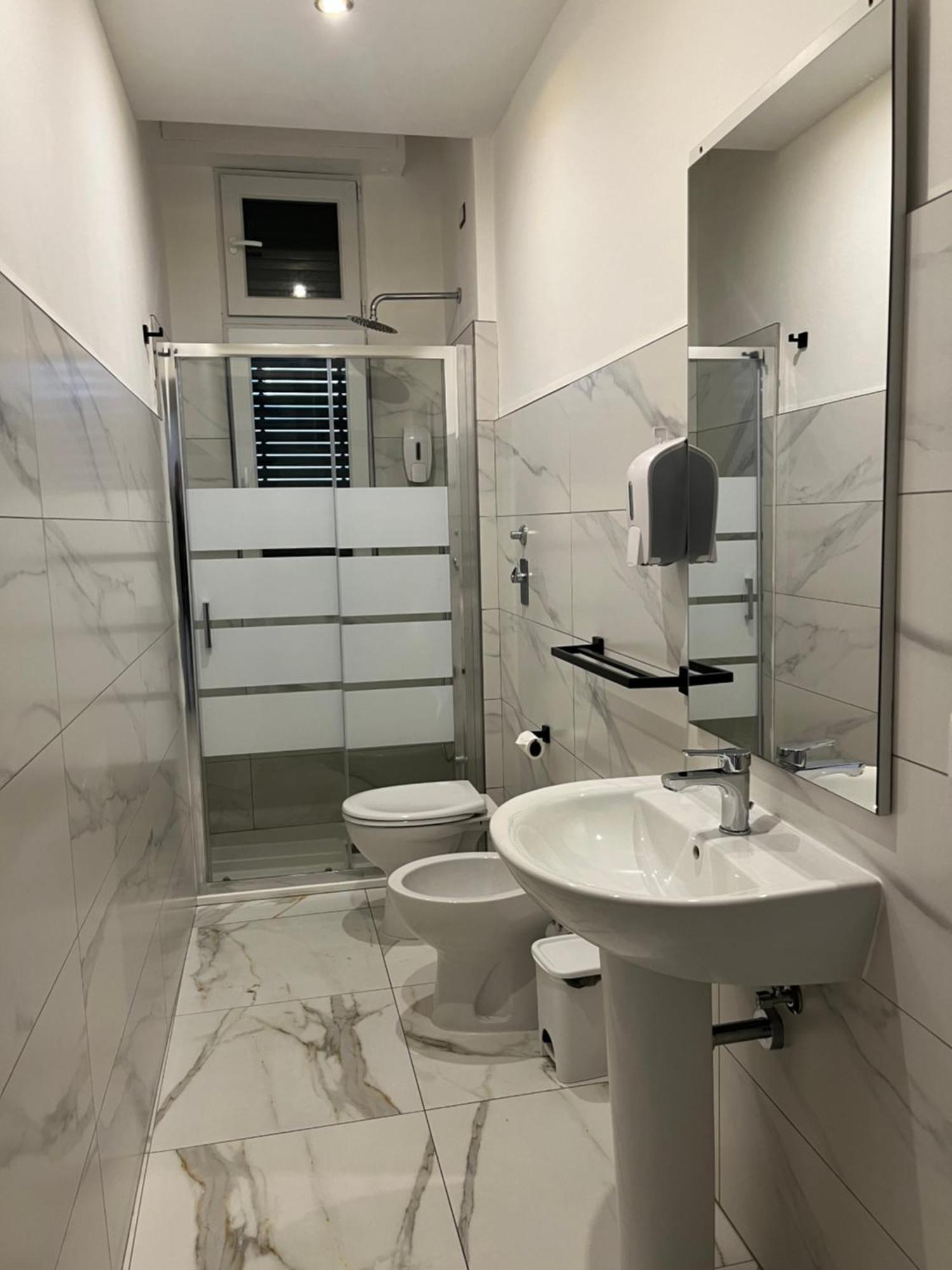 Jcube Apartments Bocconi Milano Ngoại thất bức ảnh